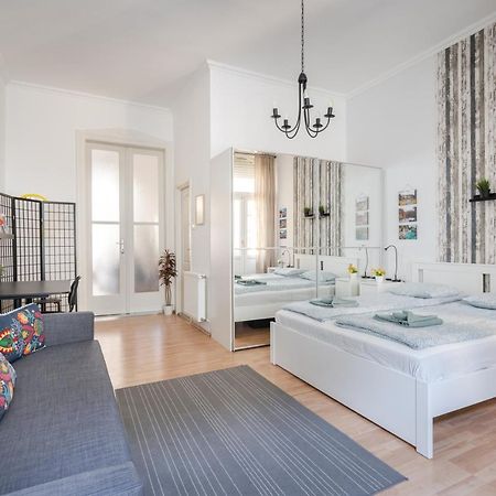 K10 - Kazinczy Street Heritage Suite - Best Location By Bqa Budapest Exterior foto