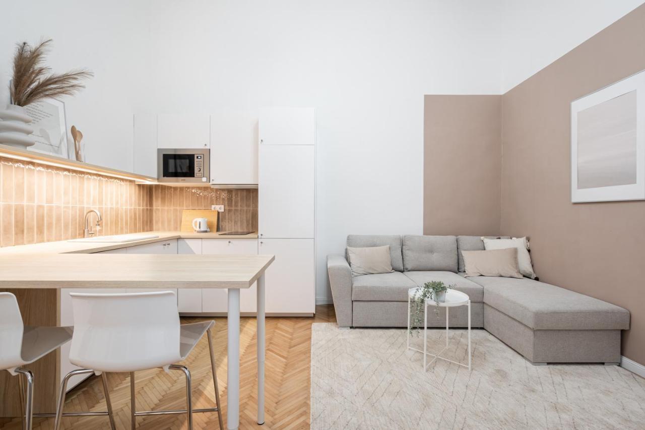 K10 - Kazinczy Street Heritage Suite - Best Location By Bqa Budapest Exterior foto