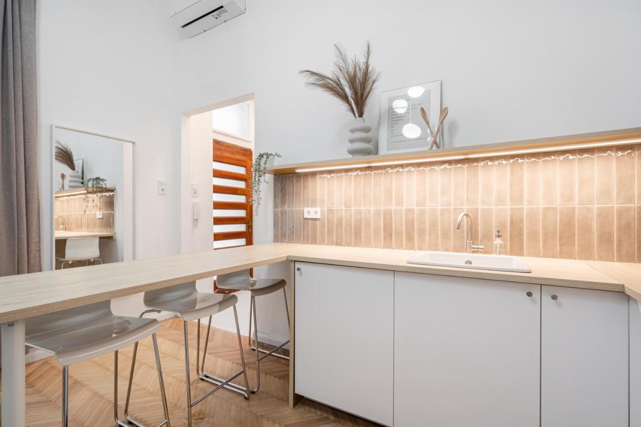 K10 - Kazinczy Street Heritage Suite - Best Location By Bqa Budapest Exterior foto