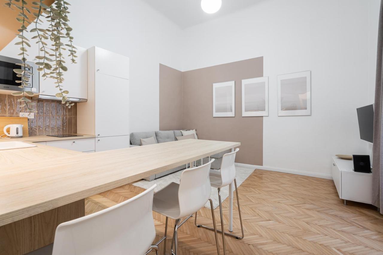 K10 - Kazinczy Street Heritage Suite - Best Location By Bqa Budapest Exterior foto